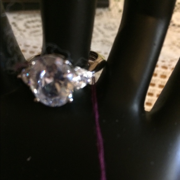 Avon Silver Ring Size 9 - Picture 3 of 7